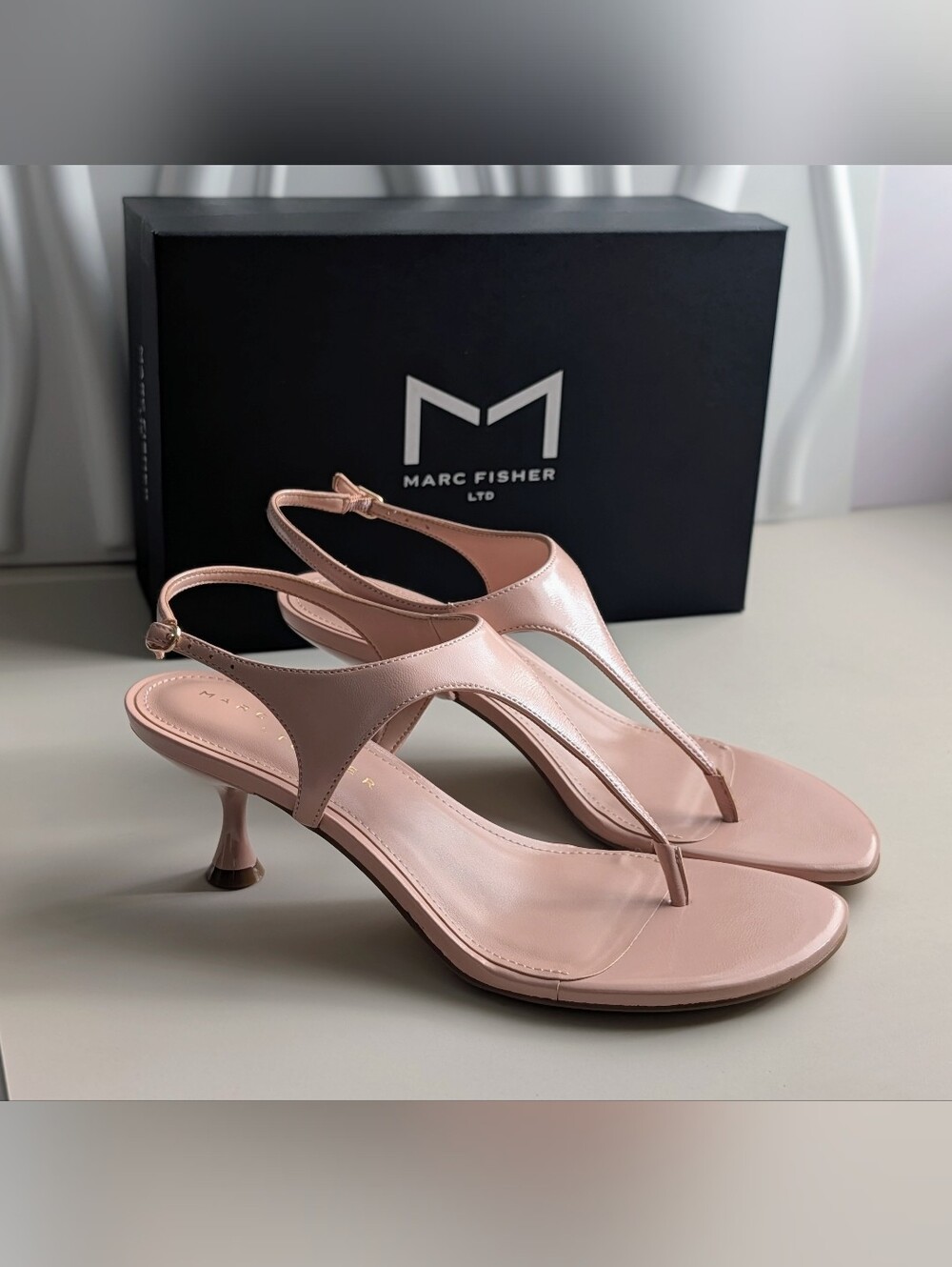 Marc Fisher LTD Pelysa Kitten Heel Sandals 8 NIB